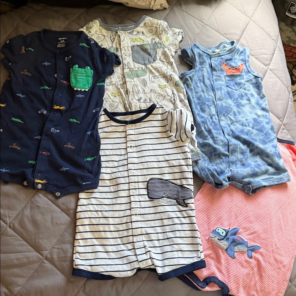 Closet clear out , 5 adorable size 12m rompers , assorted, great condition.